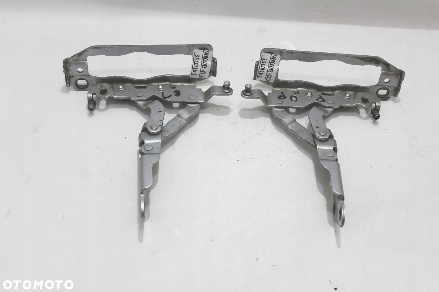 Zawiasy maski komplet prawy  lewy para Mercedes CLS W218 kolor 775 - 7