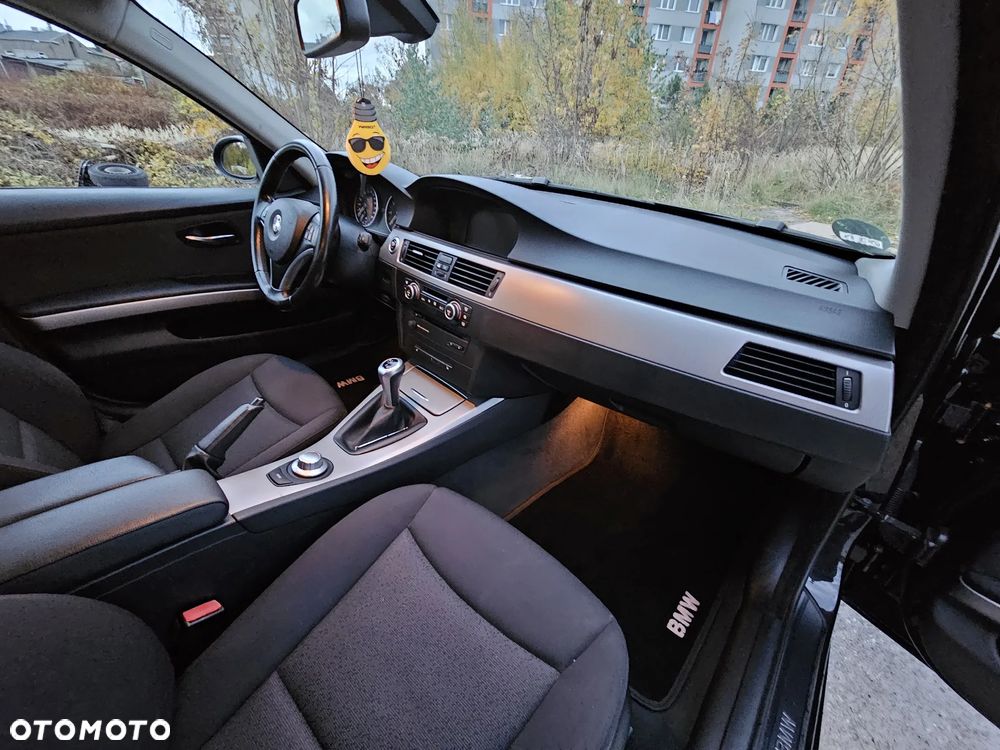 BMW Seria 3 318i - 27