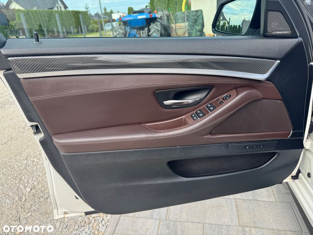 BMW Seria 5 M550d xDrive - 35