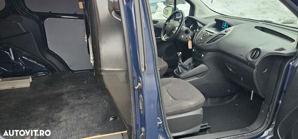 Ford Transit Courier - 13
