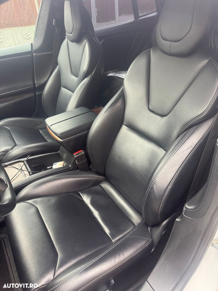 Tesla Model S - 10