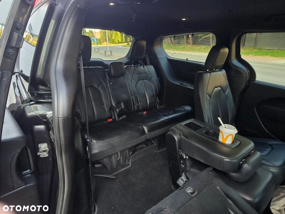 Chrysler Pacifica - 16