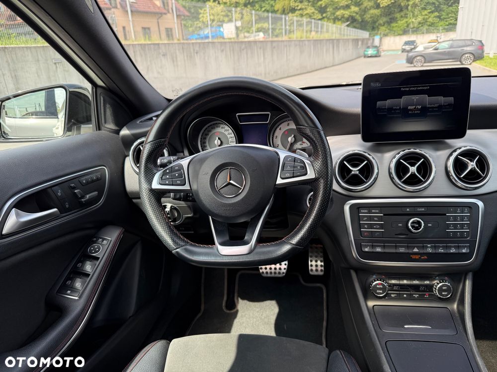 Mercedes-Benz GLA 250 4-Matic AMG Line - 10