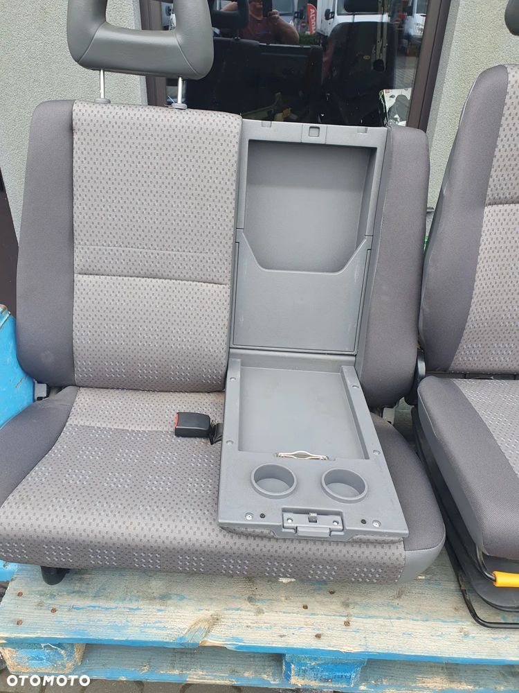 Fotele Komplet Nissan Atleon - 7