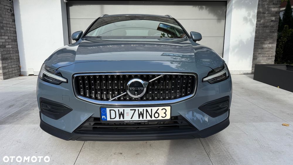 Volvo V60 2023 photo 3