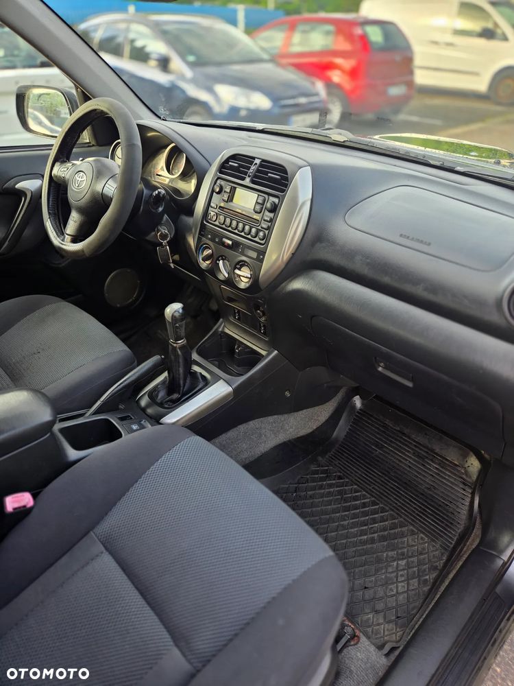 Toyota RAV4 2.0 D-4D 4x4 - 5