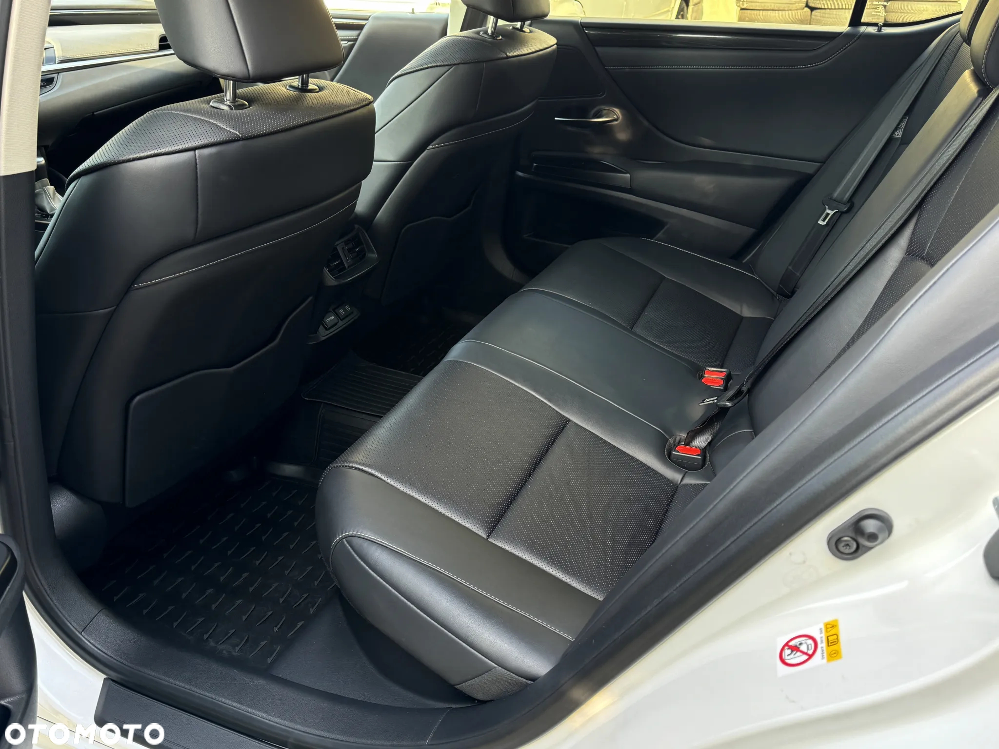 Lexus ES 300h Elegance - 22