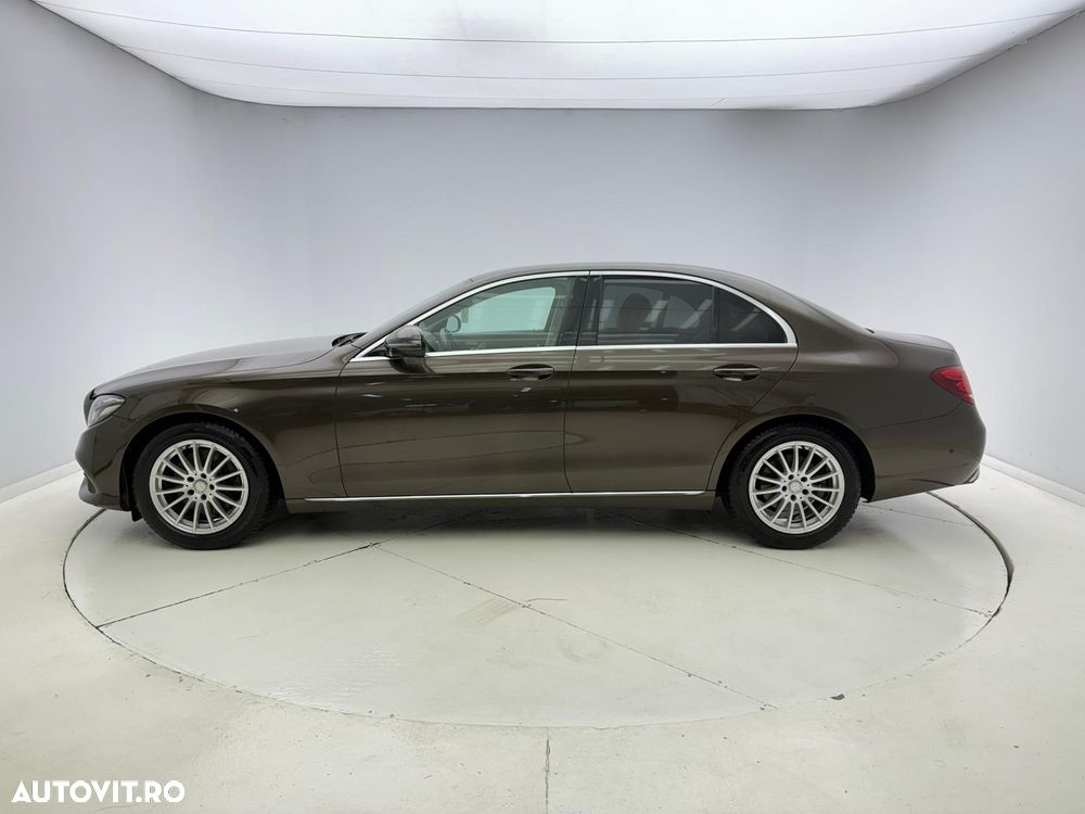 Mercedes-Benz E 220 d 4MATIC 9G-TRONIC - 2