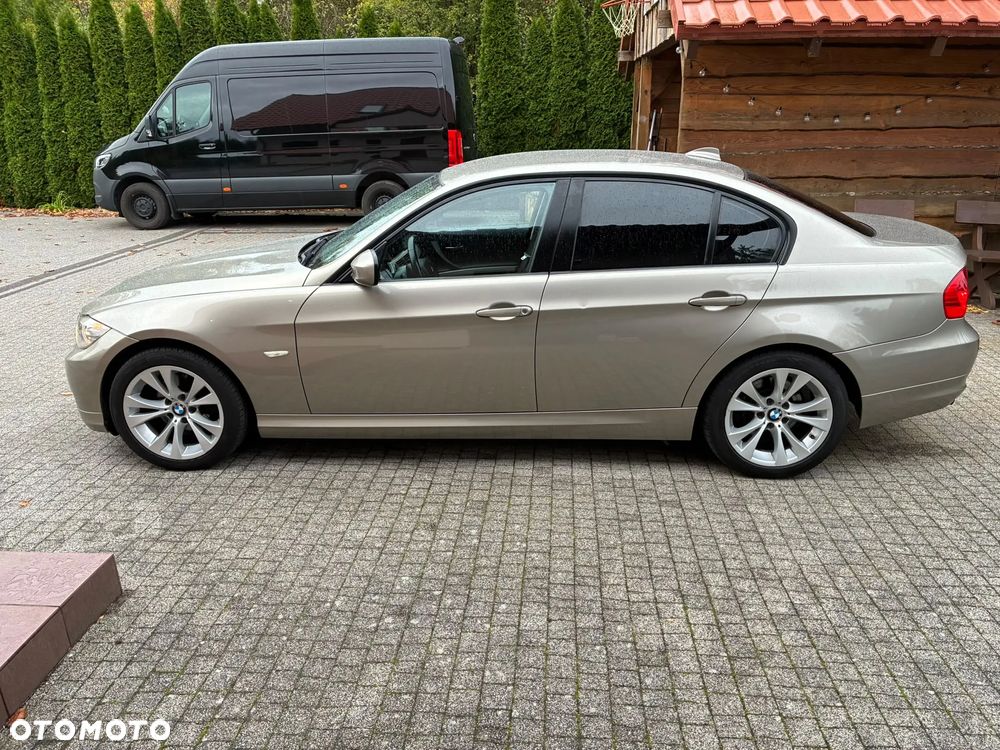 BMW 318I 2009 photo 5