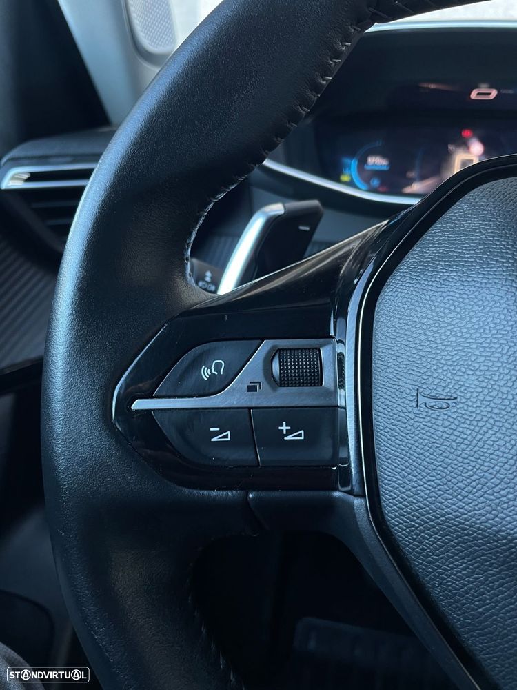 Peugeot 2008 1.2 PureTech Allure EAT8 - 9