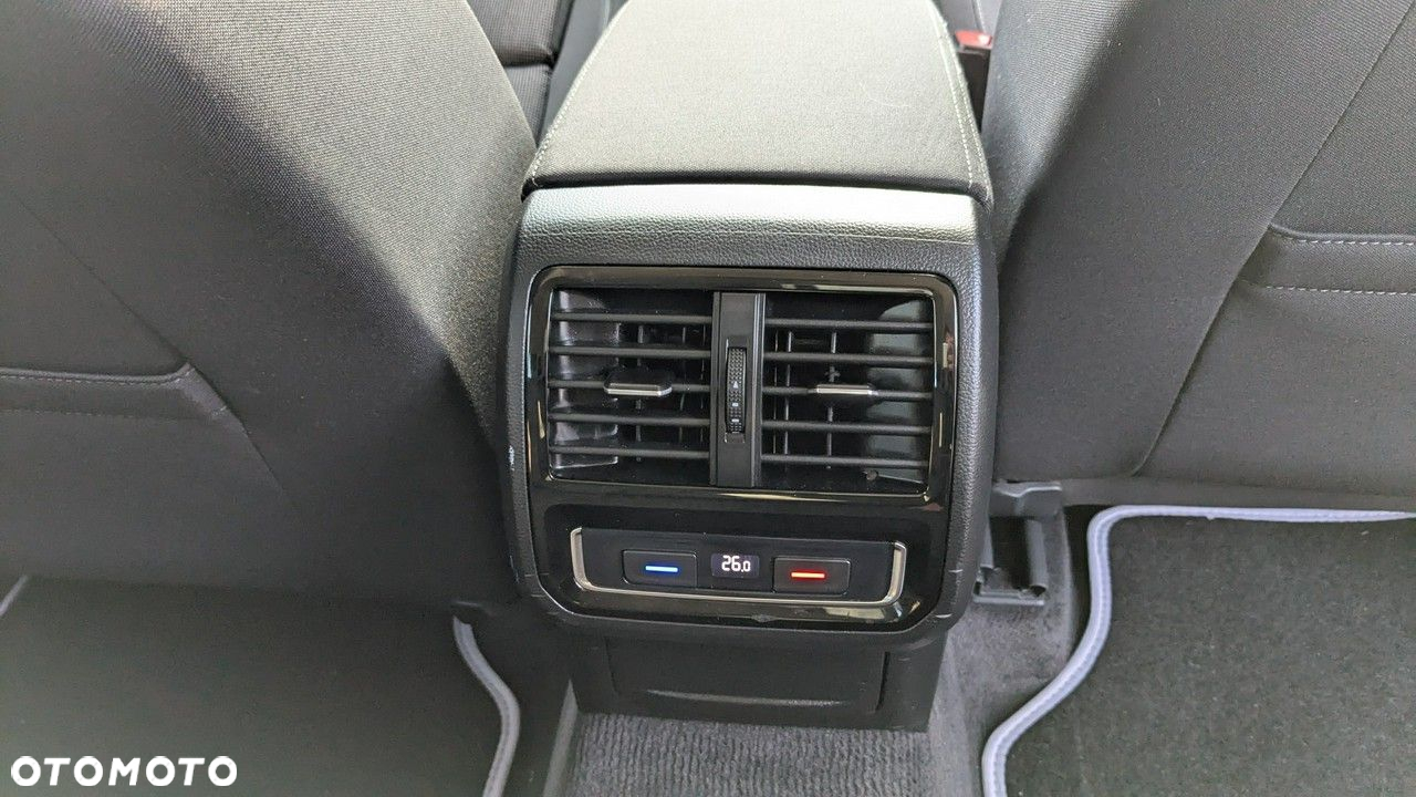 Volkswagen Passat - 16