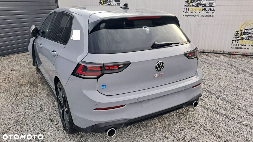 Volkswagen Golf - 6