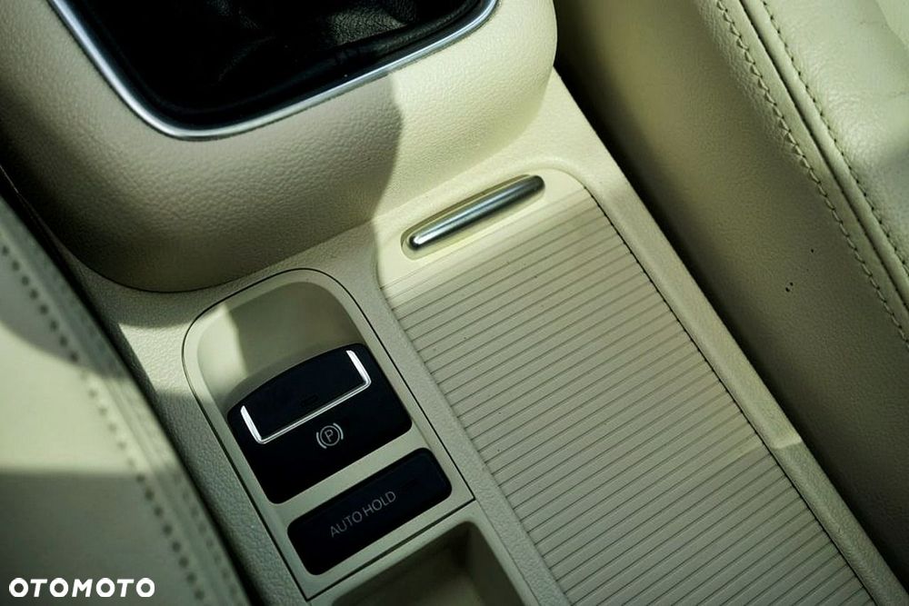 Volkswagen Tiguan 2.0 TDI DPF BlueMotion Technology Sport & Style - 28