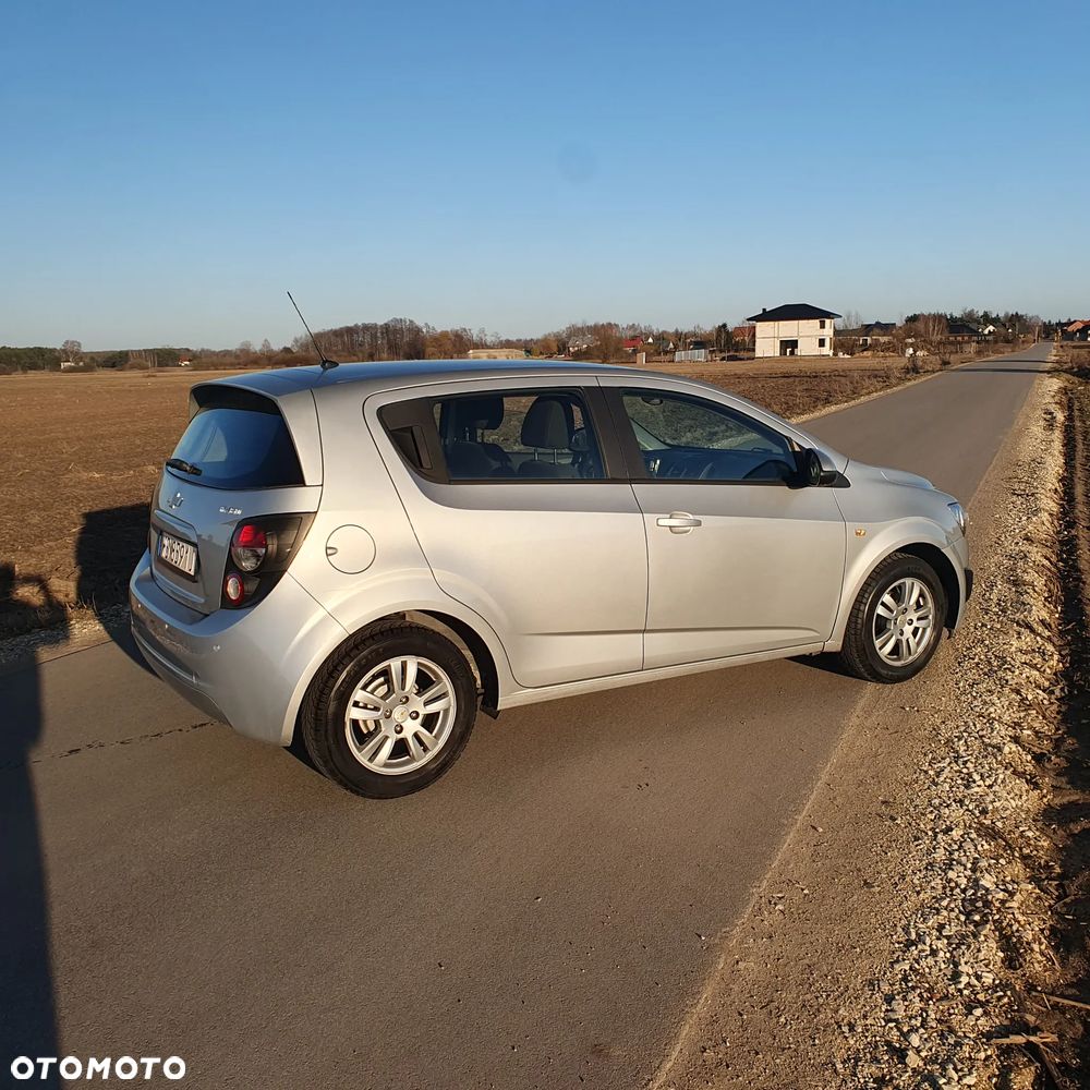 Chevrolet Aveo 1.4 16V LS Design+ - 10