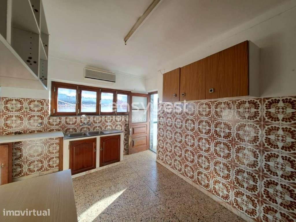 Moradia com 2 pisos com comércio localizada em Vila Nova da Baronia - Grande imagem: 2/26
