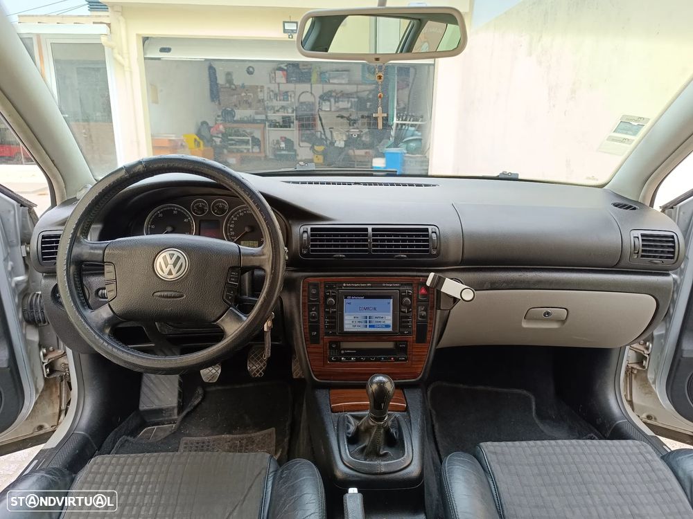 VW Passat 1.9 TDi Highline - 5
