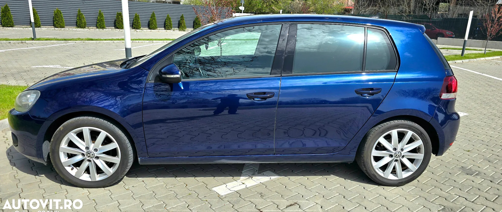 Volkswagen Golf 2.0 TDI DPF Highline - 12