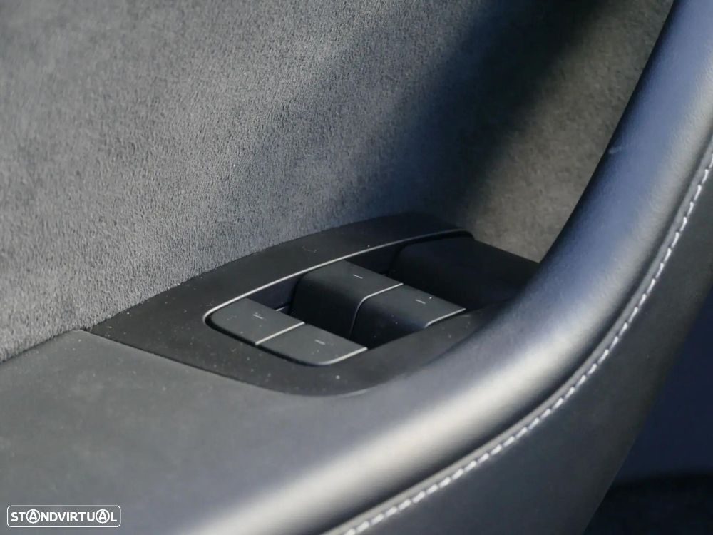 Tesla Model Y Performance Tração Integral - 34