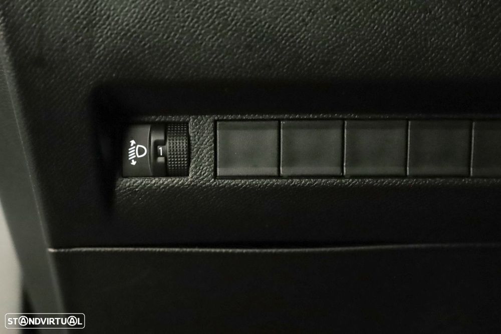 Peugeot 2008 1.2 PureTech Allure - 19