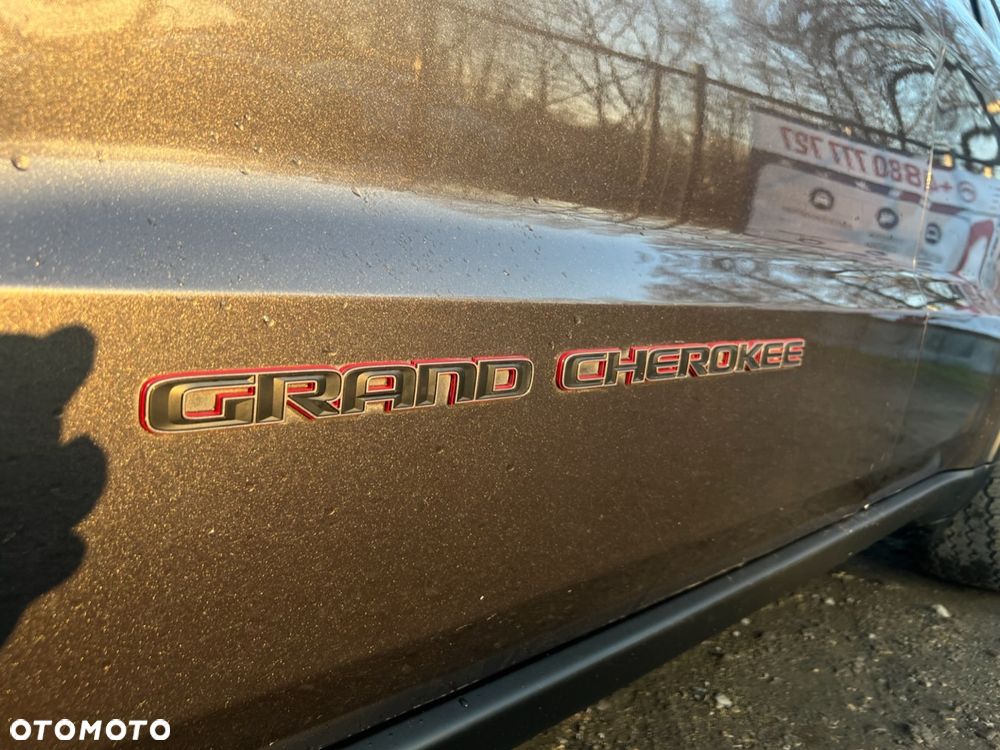 Jeep Grand Cherokee - 13