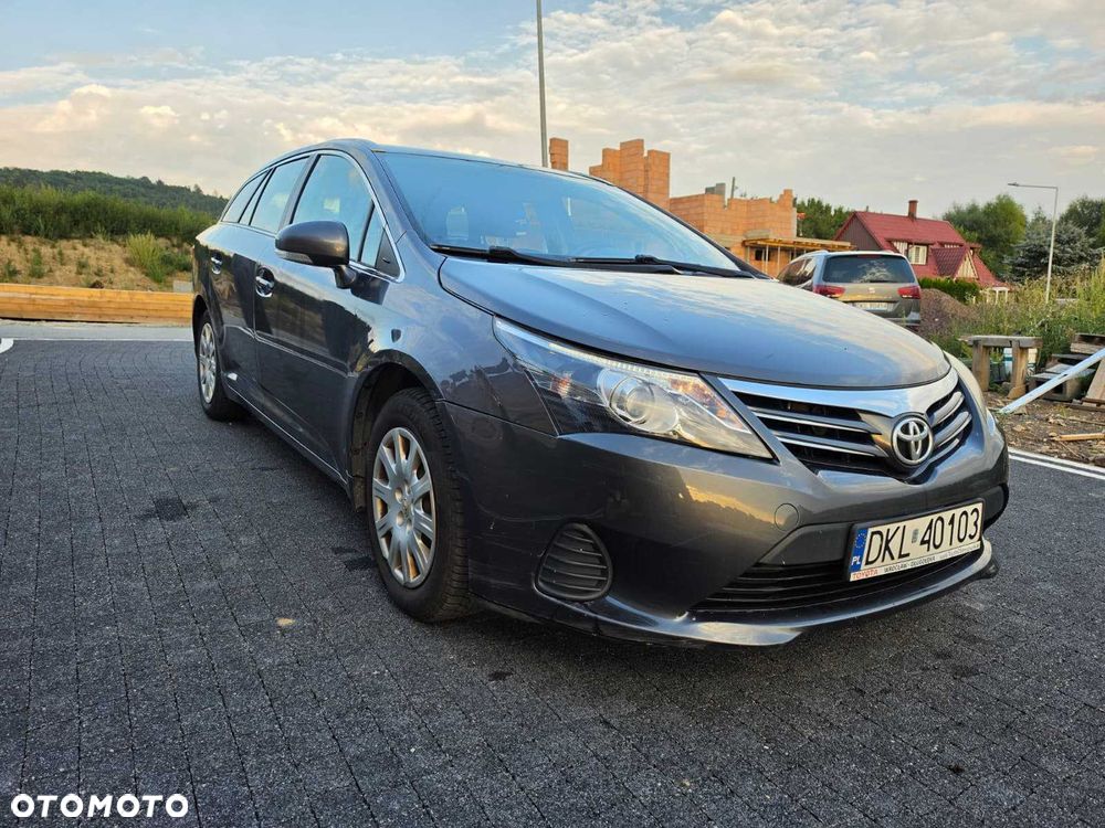 Toyota Avensis - 1