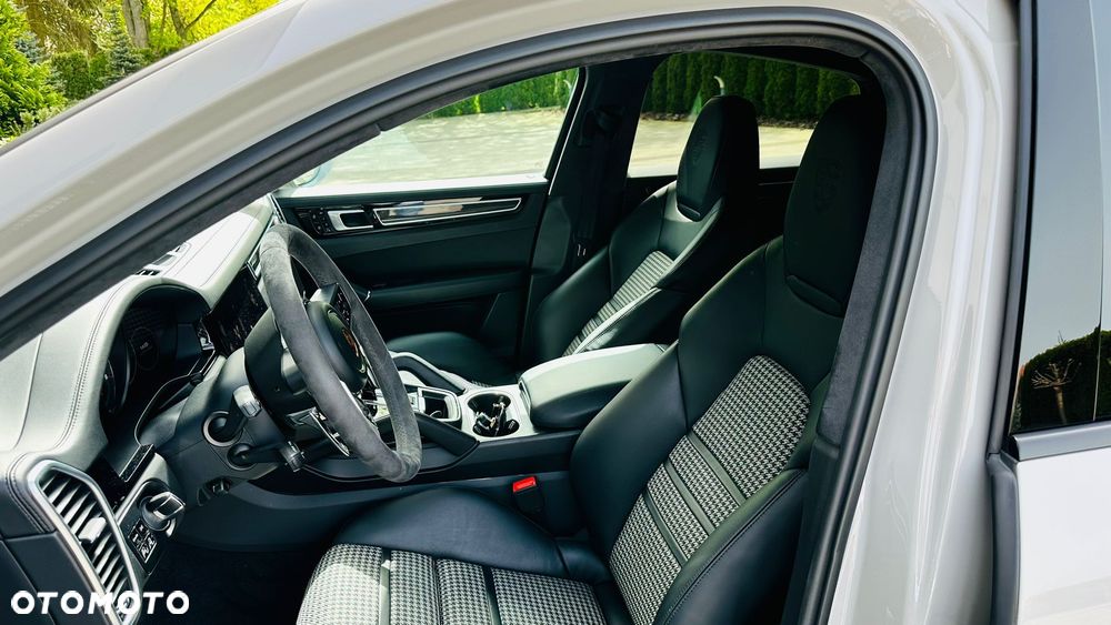 Porsche Cayenne - 8