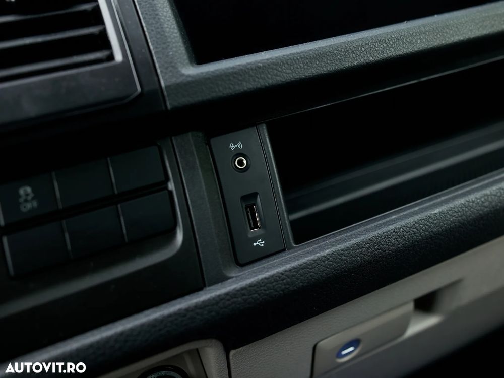 Volkswagen Caravelle KR Comfortline DSG 4M - 25