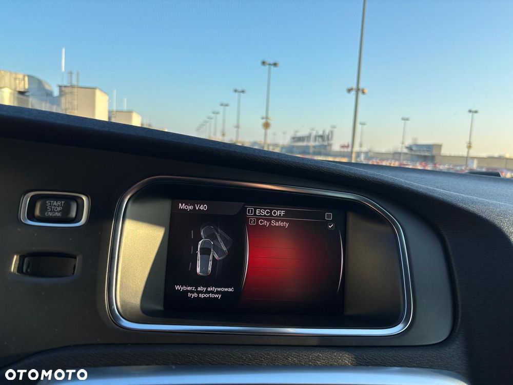 Volvo V40 T3 Drive-E Momentum - 28