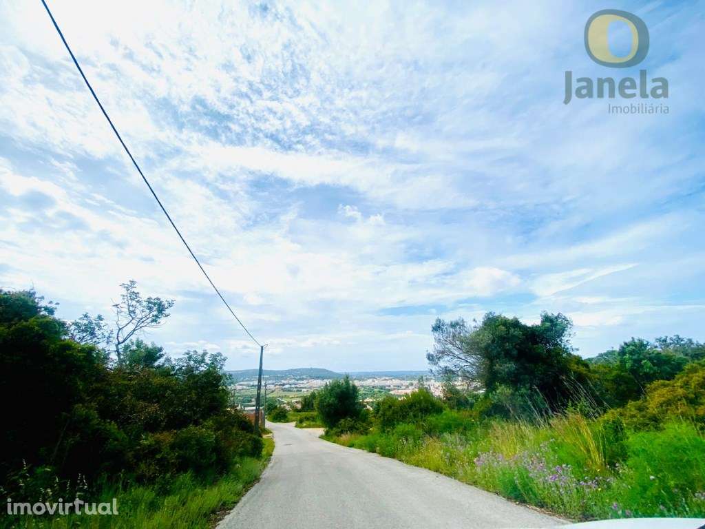 Terreno com duas ruínas e vista sobre o mar e serra - Grande imagem: 5/5