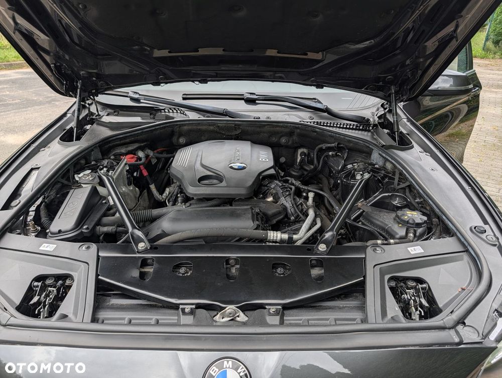 BMW Seria 5 520d Sport Line - 25