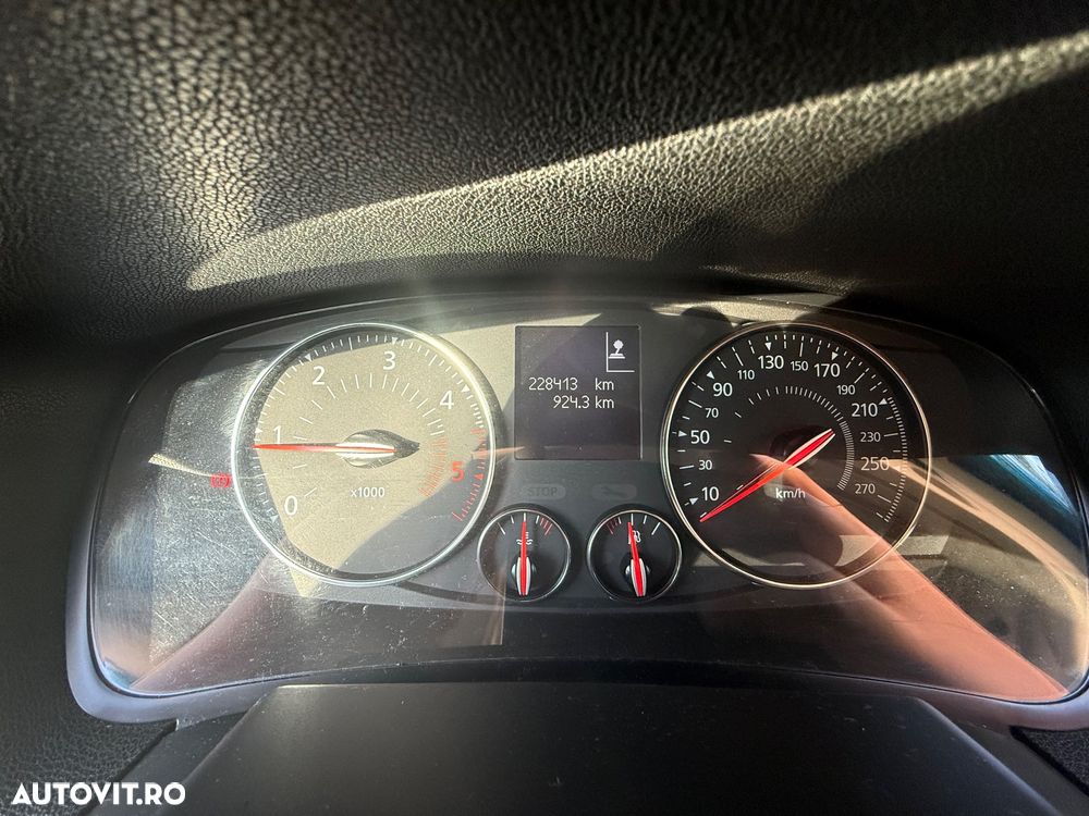 Renault Laguna dCi 150 FAP Start-Stop Bose Edition - 13