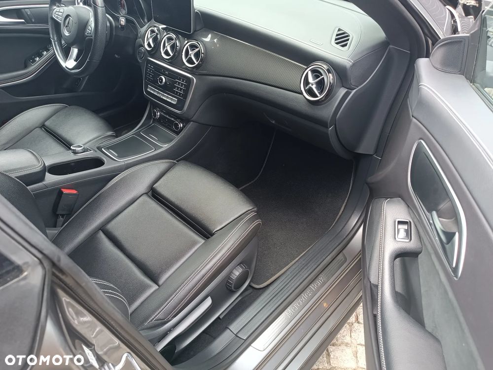 Mercedes-Benz CLA 180 7G-DCT UrbanStyle Edition - 9