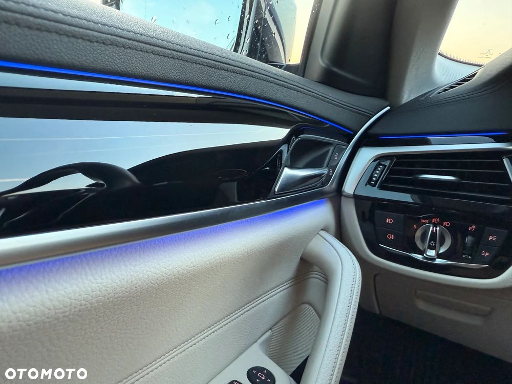 BMW Seria 5 520d Luxury Line - 28