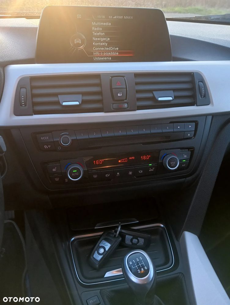 BMW Seria 3 318d - 6