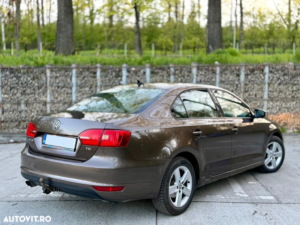 Volkswagen Jetta - 4