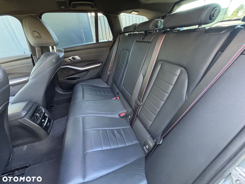 BMW Seria 3 320d xDrive mHEV M Sport - 9
