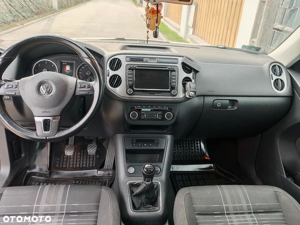 Volkswagen Tiguan 2.0 TDI DPF BlueMotion Technology Lounge Sport & Style - 15