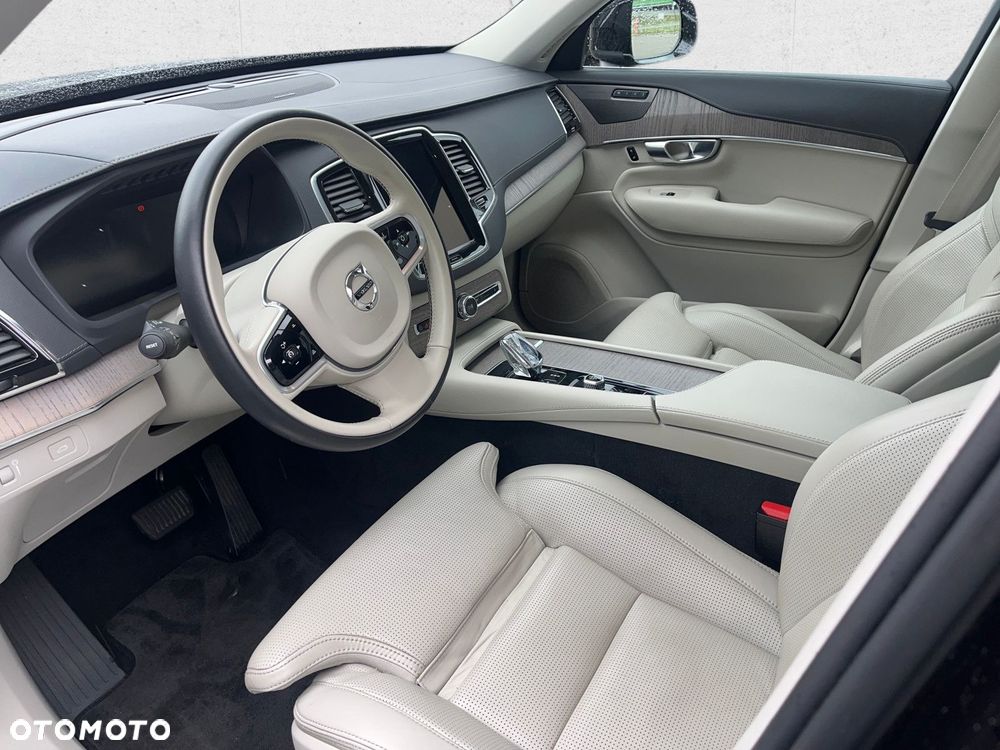 Volvo XC 90 - 9