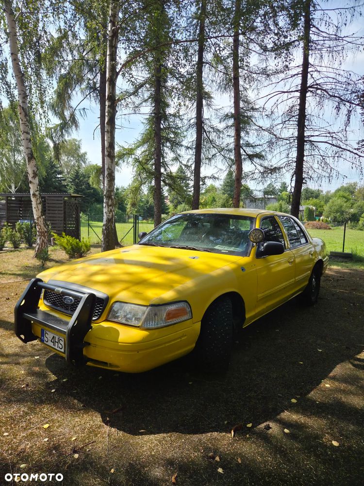 Ford Crown - 3