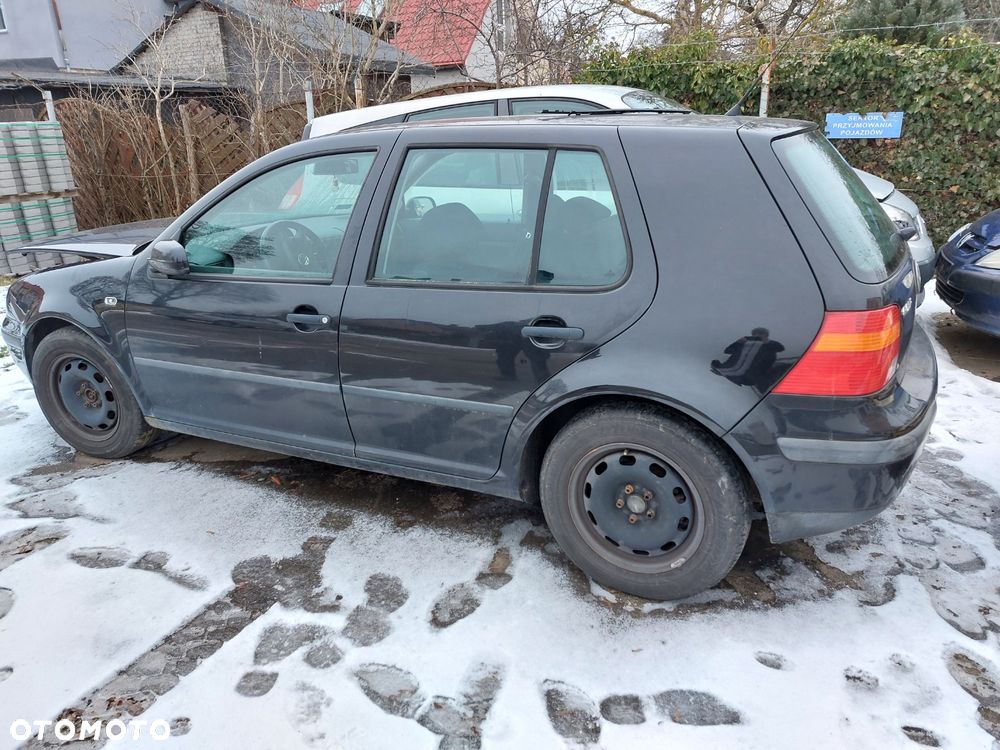 VW GOLF IV 4 na części  z 2000 r-1,4 16V benz  i 1999r.-2,0benzyna - 9