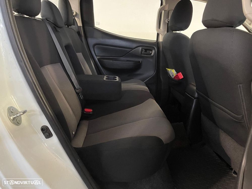 Mitsubishi L200 2.3 DI-D CD Invite Strakar Look 4WD - 14