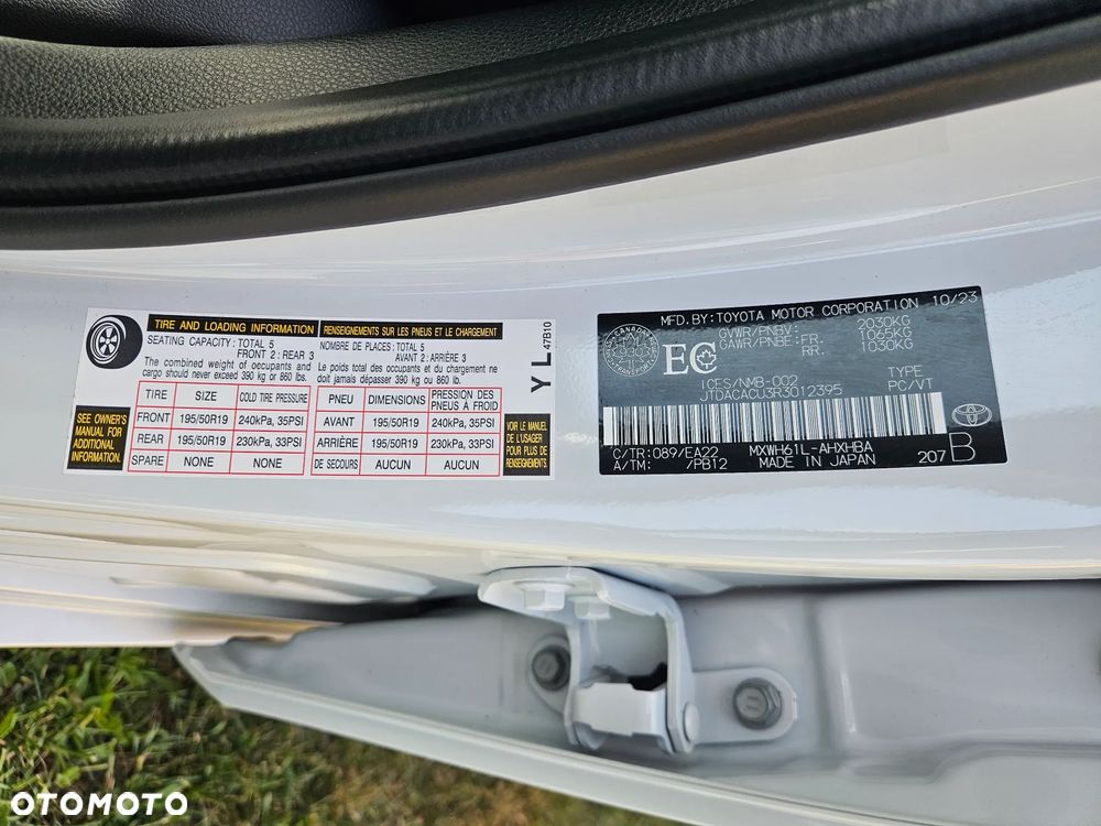 Toyota Prius Hybrid - 14