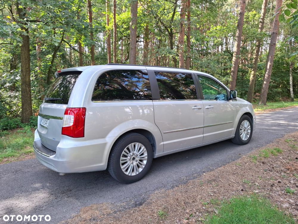 Lancia Voyager - 11