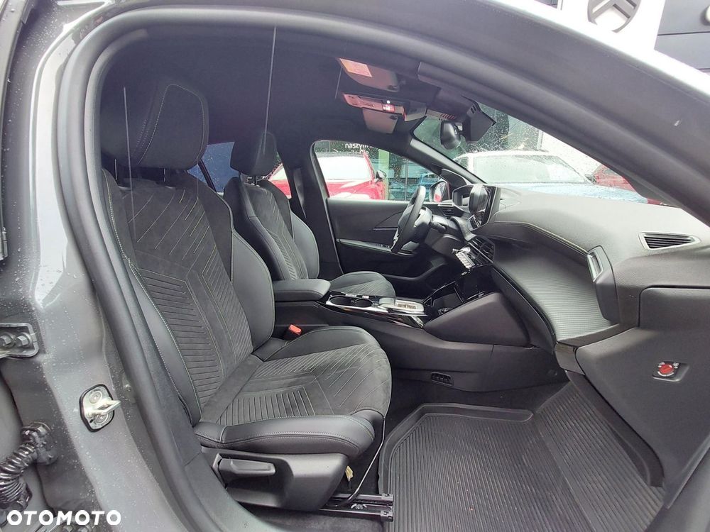 Peugeot 208 - 11
