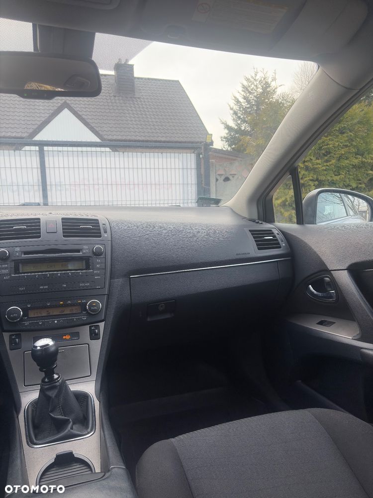Toyota Avensis - 14