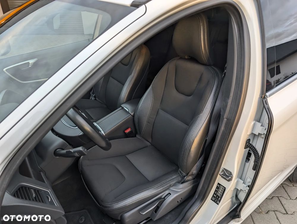 Volvo XC 60 D3 Momentum - 33