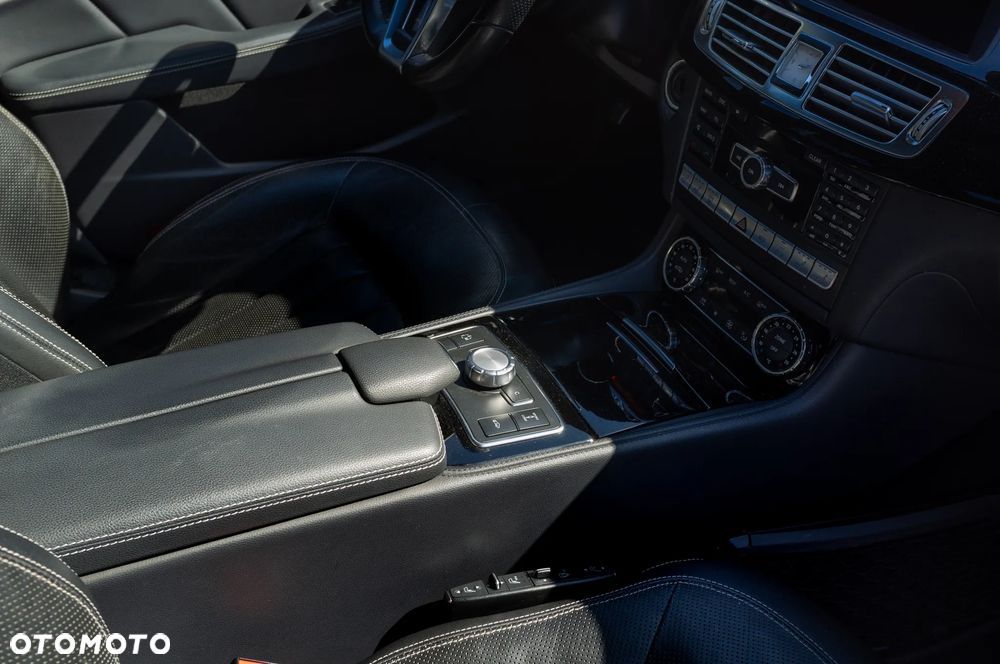 Mercedes-Benz CLS 500 4-Matic BlueEff - 31