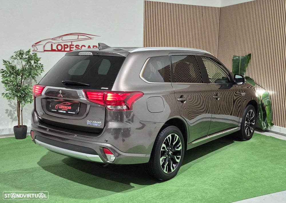 Mitsubishi Outlander 2.0 Instyle Navi - 6