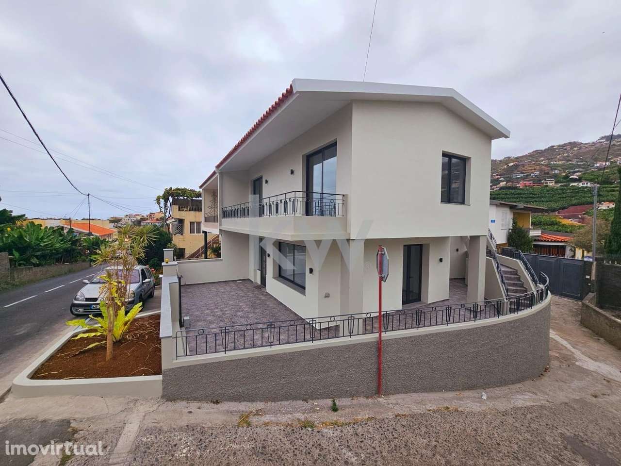 Moradia T3 remodelada, localizada no concelho e e freguesia de Câmara - Grande imagem: 3/60