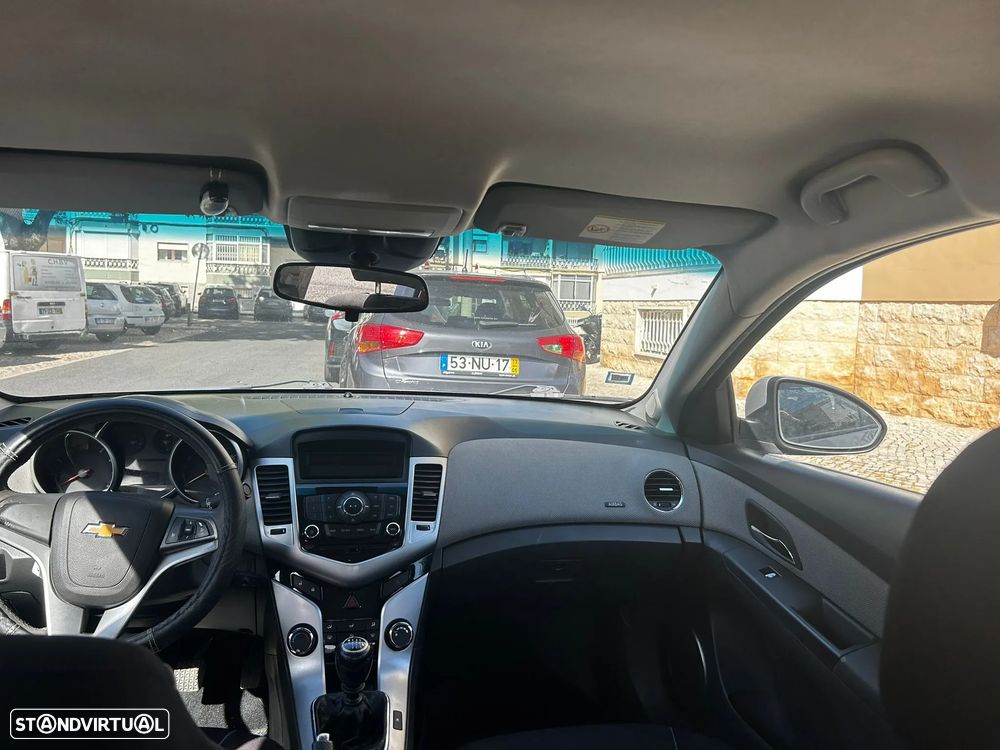 Chevrolet Cruze 1.6 LS - 15